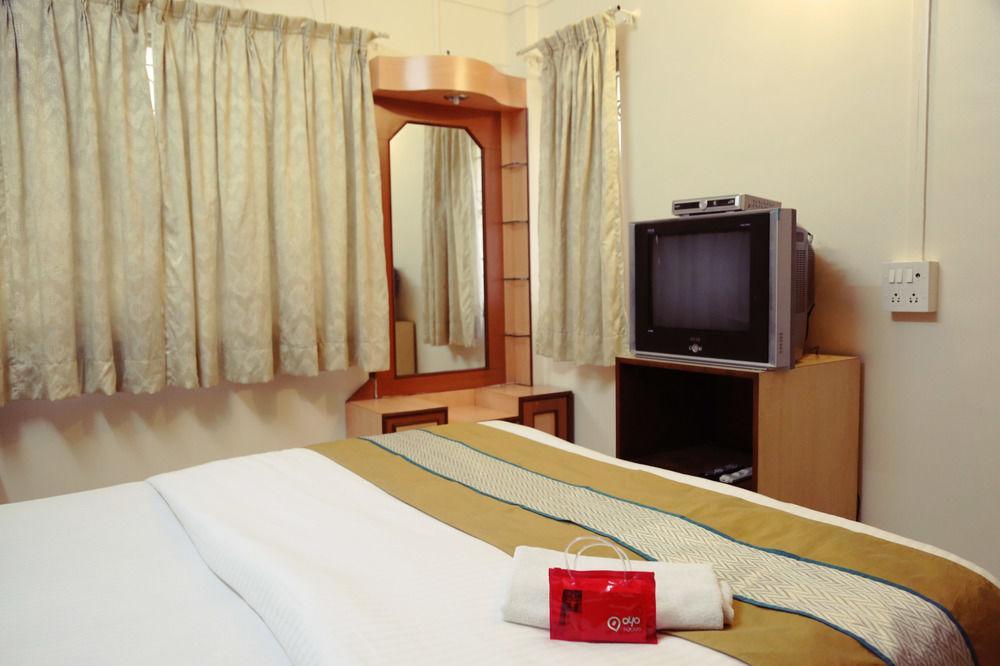 Oyo 946 Royce Studio Apartments Pune Exterior foto